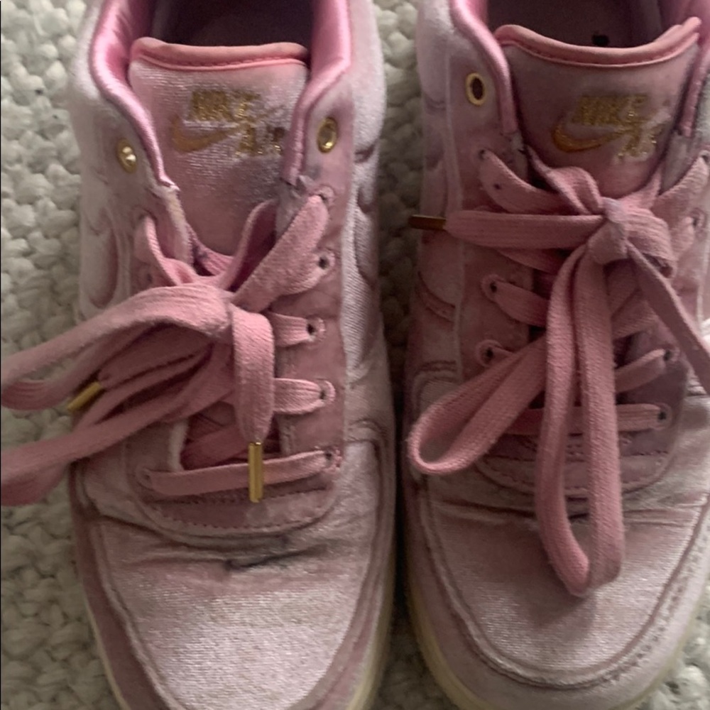 NIKE AIR FORCE 1 LOW PREMIUM 'PINK VELOUR'